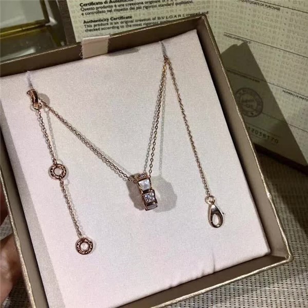 Collier coquillage blanc Bvlgari