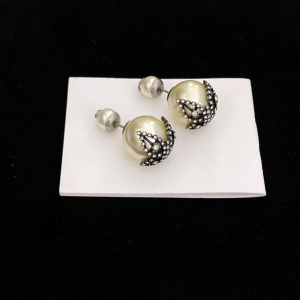 Boucles d'oreilles à tige papillon en diamants Dior