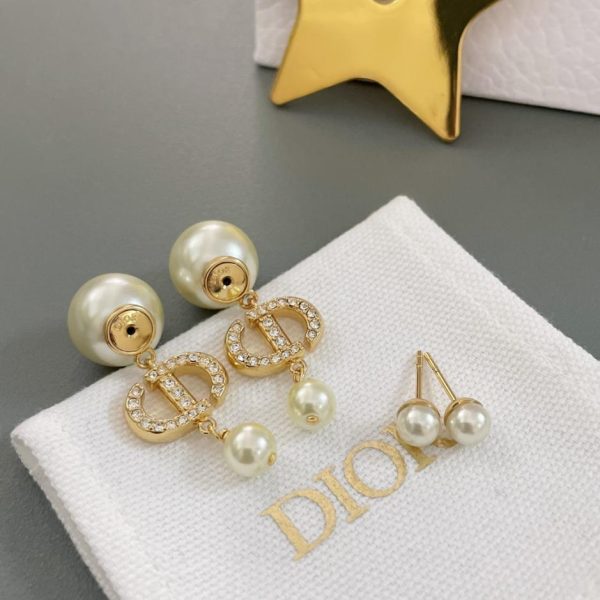 Boucles d'oreilles perles Dior