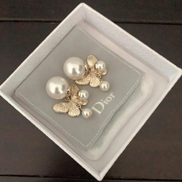 Boucles d'oreilles papillon à grosses perles Dior