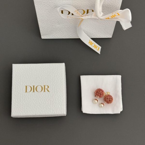Boucles d'oreilles D creuses pleines de diamants