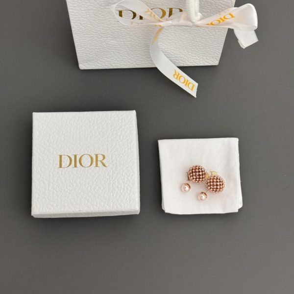 Boucles d'oreilles D creuses pleines de diamants