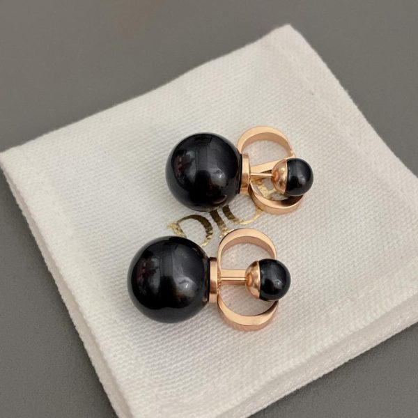 Boucles d'oreilles Dior perles noires