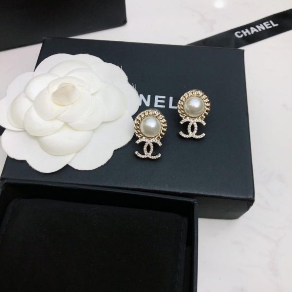 Boucles d'oreilles en perles à logo Chanel