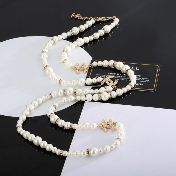 Collier de perles Chanel Double C