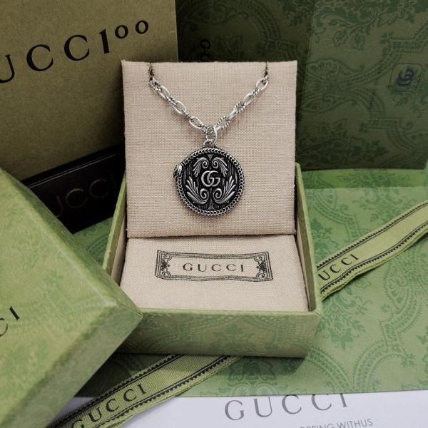 Collier pendentif rond Gucci