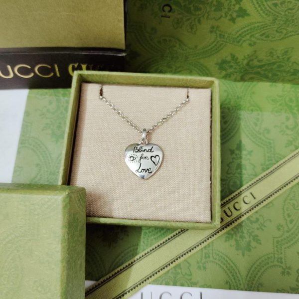 Collier pendentif coeur Gucci