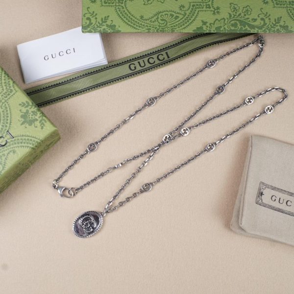 Collier ovale double G Gucci