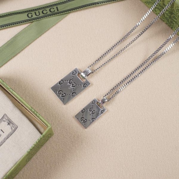 Collier tête de mort double face Gucci