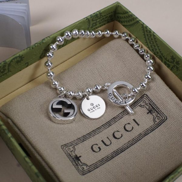 Bracelet à boucle médaillon double G entrelacé Gucci