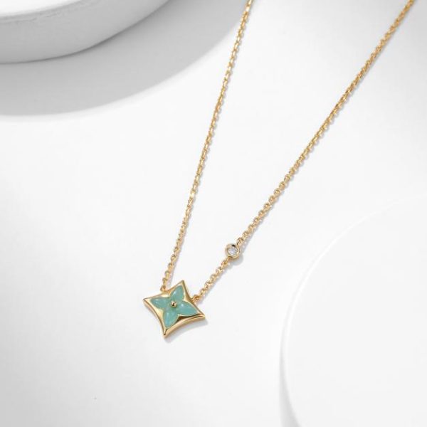 LOUIS VUITTON collier amazonite presbytie en forme de diamant