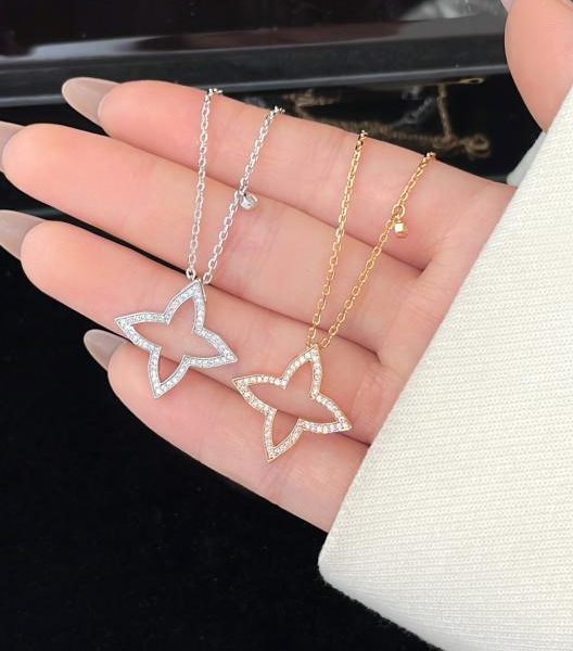 LOUIS VUITTON Collier série Blossom