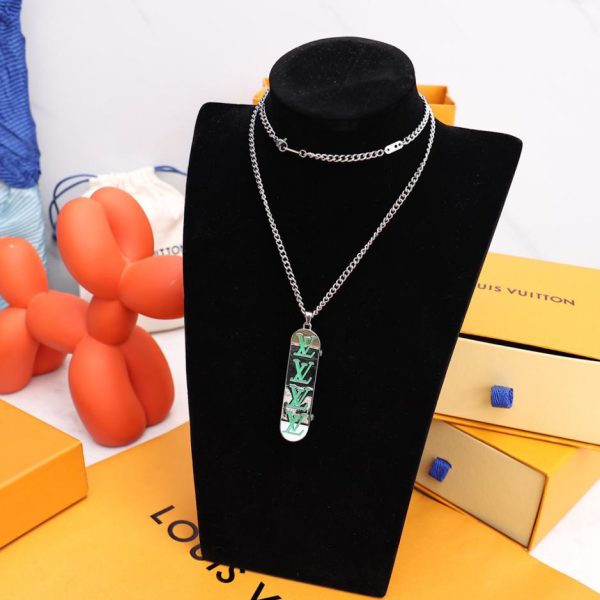 COLLIER SKATEBOARD LOUIS VUITTON