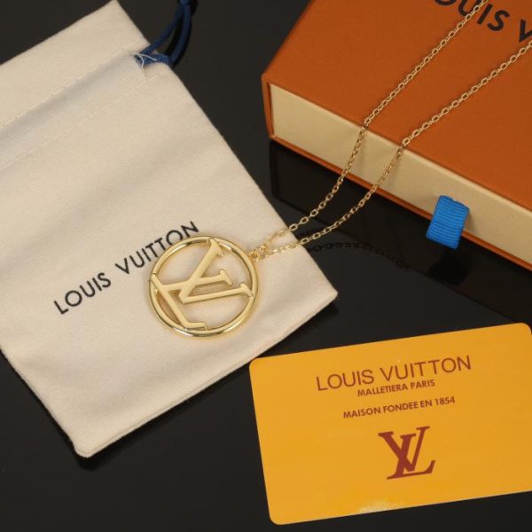 Collier lettre LOUIS VUITTON