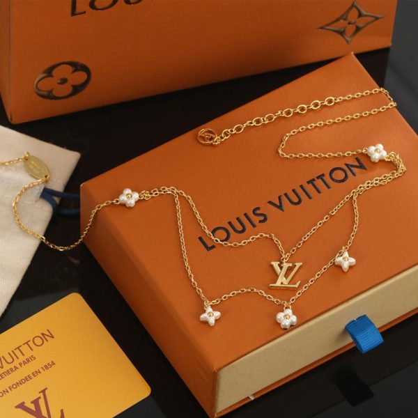 Collier lettre LOUIS VUITTON