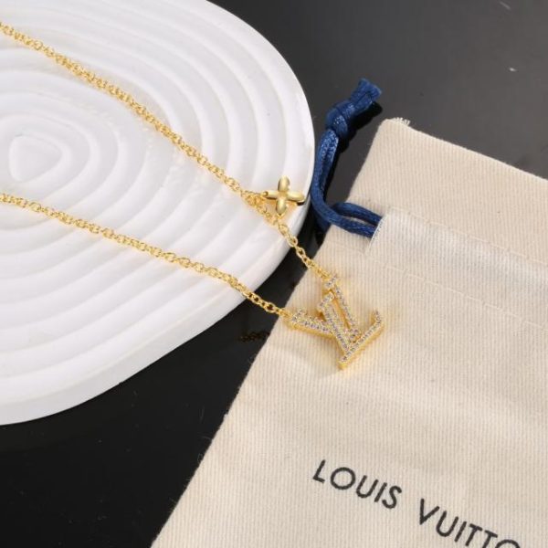 LOUIS VUITTON lettres dorées