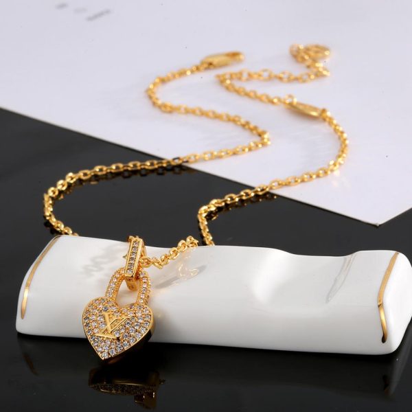Collier lettre LOUIS VUITTON