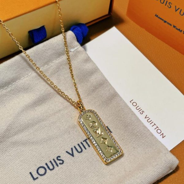 LOUIS VUITTON Collier à grande étiquette