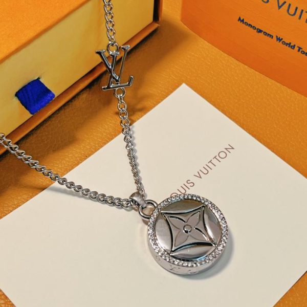 LOUIS VUITTON Collier Fleur Torsadée