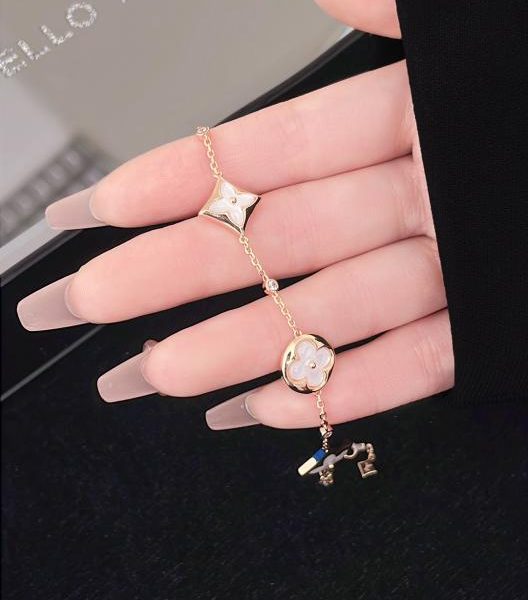 LOUIS VUITTON bracelet diamant nacre color Blossom bb