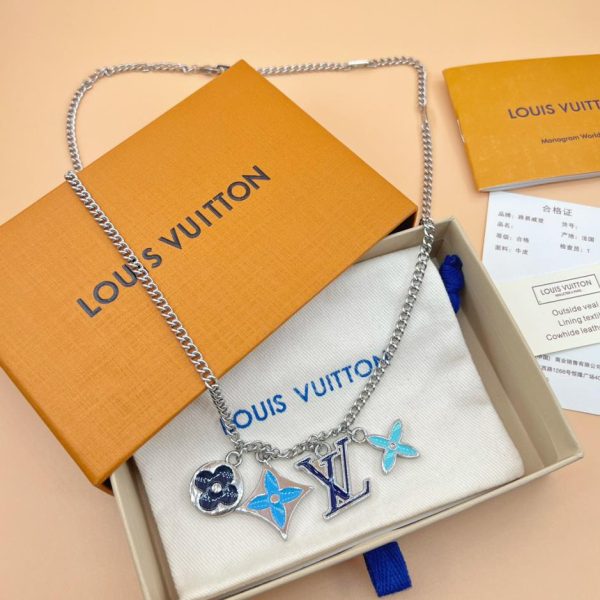 Collier lettre fleurie LOUIS VUITTON