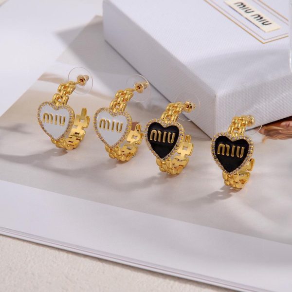 Boucles d'oreilles en résine lettrage Miu Miu