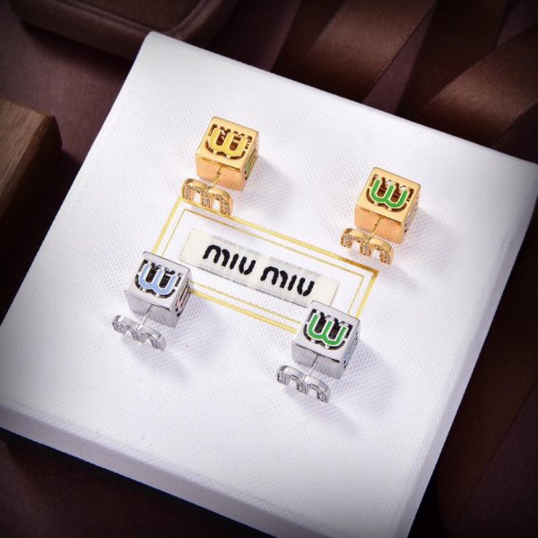 Boucles d'oreilles lettre Miu Miu