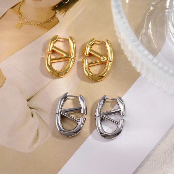 Nouvelles boucles d'oreilles Valentino