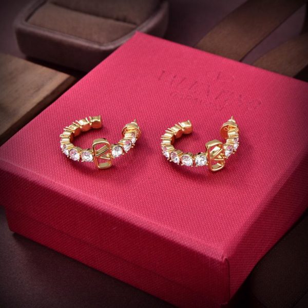 Nouvelles boucles d'oreilles Valentino