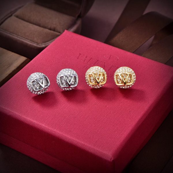 Nouvelles boucles d'oreilles Valentino