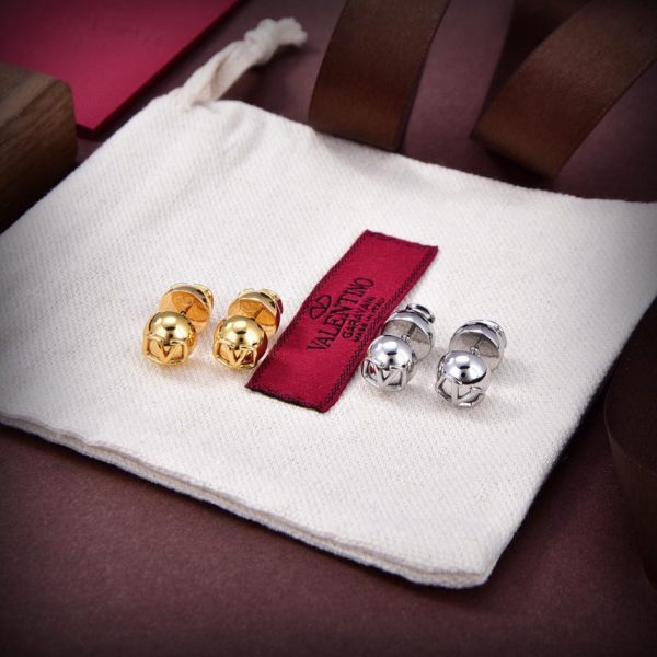 Nouvelles boucles d'oreilles Valentino