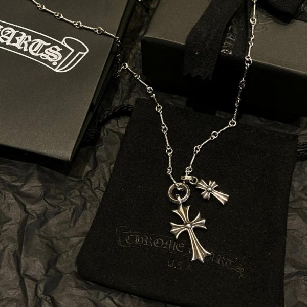 Collier croix taille bague lettre Chrome Hearts