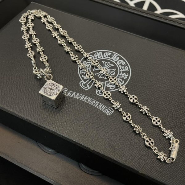 Collier vintage coeurs chromés