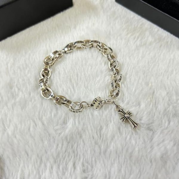 Bracelet avec lettre et croix avec anneau ovale Chrome Hearts