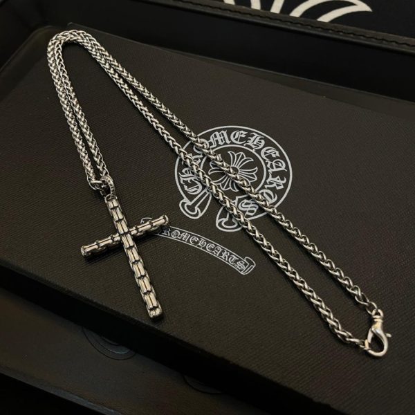 Collier vintage coeurs chromés