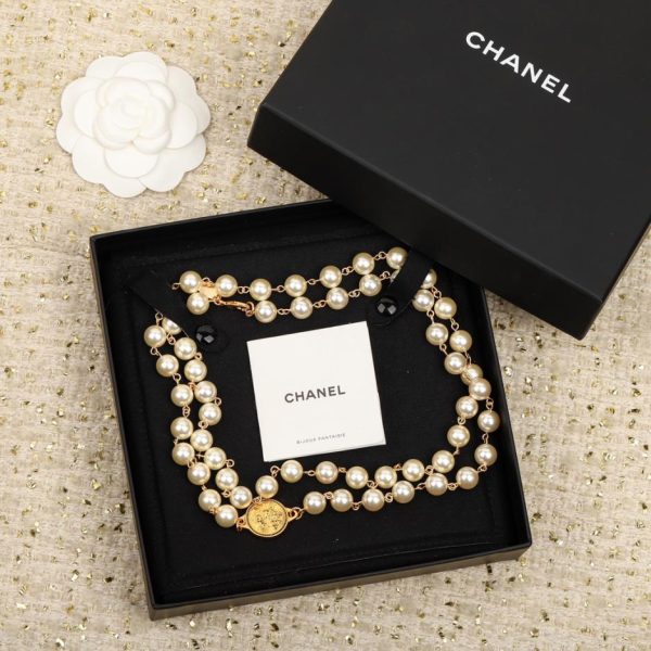 Chaîne longue en perles de pièce d'or Chanel