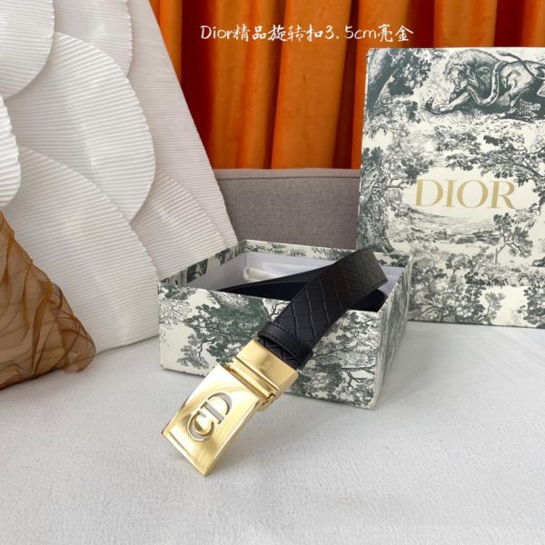 Le nouveau modèle homme de Dior mesure 3,5 cm de large