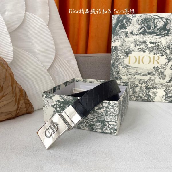 Le nouveau modèle homme de Dior mesure 3,5 cm de large