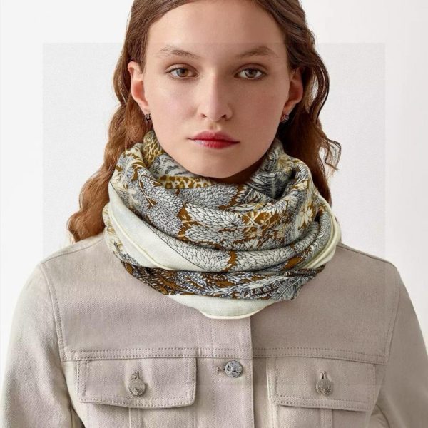Foulard carré en cachemire ton sur ton double face Dior