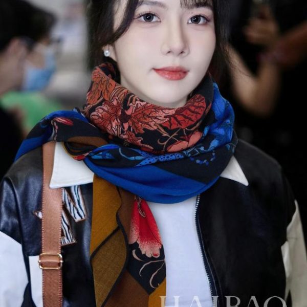 Écharpe carrée en cachemire Gucci
