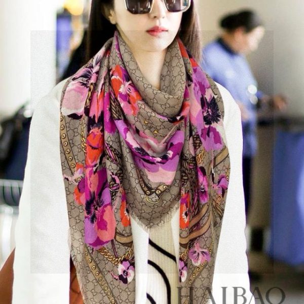 Chaîne de sac Gucci et fleurs