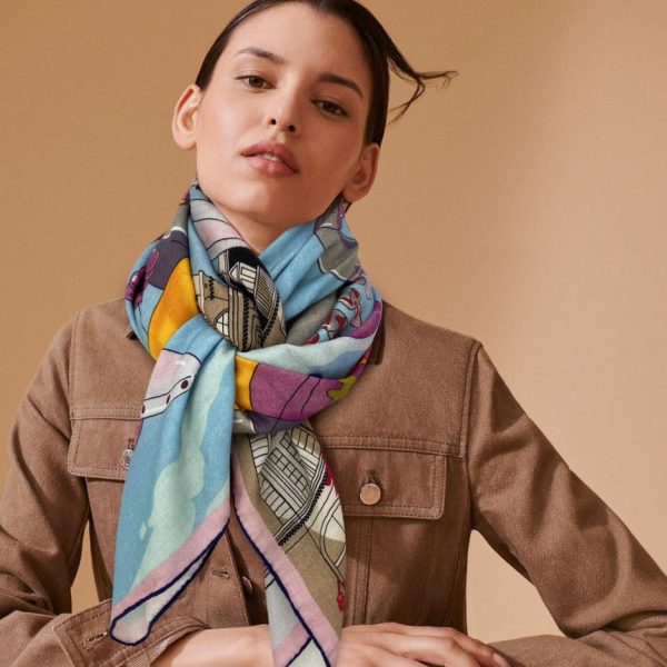 Carré Hermès en cachemire double face de la même couleur