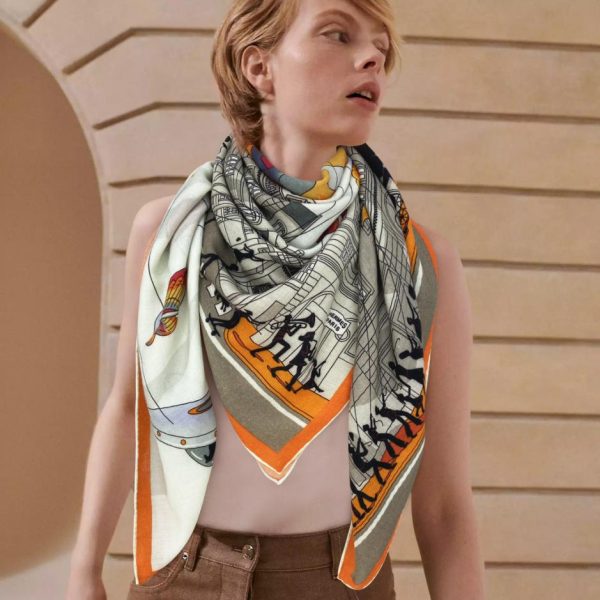Carré Hermès en cachemire double face de la même couleur