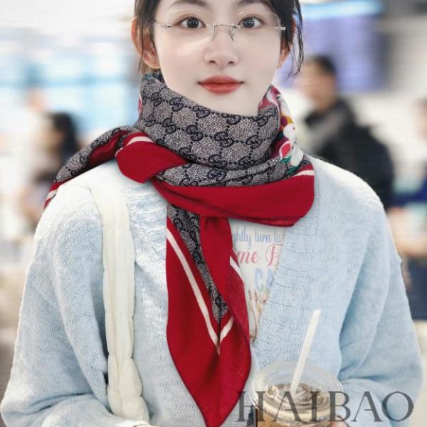 Écharpe carrée en cachemire Gucci