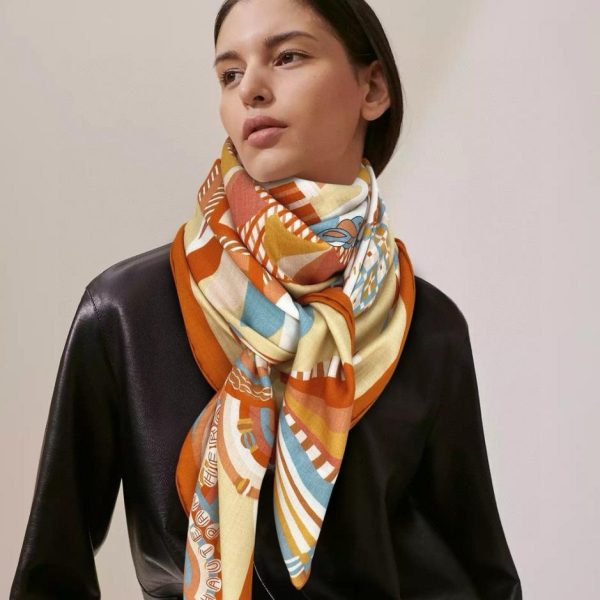 Carré Hermès en cachemire double face de la même couleur