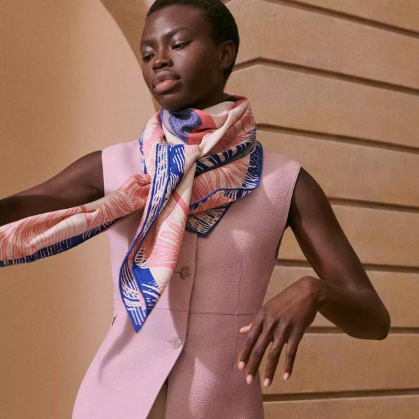 Carré Hermès en cachemire double face de la même couleur