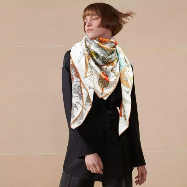 Carré Hermès en cachemire double face de la même couleur