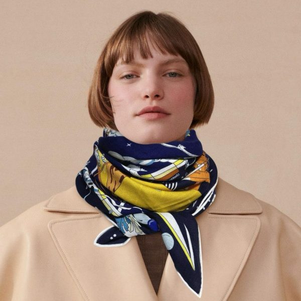 Carré Hermès en cachemire double face de la même couleur