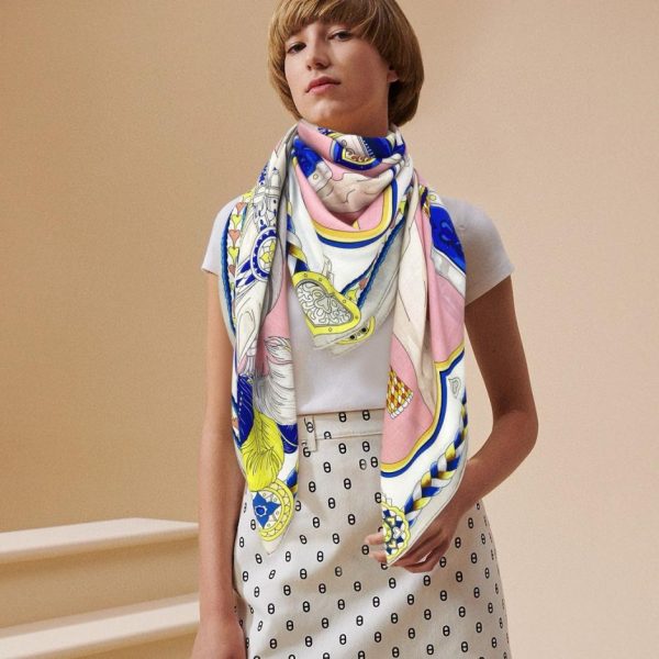 Carré Hermès en cachemire double face de la même couleur