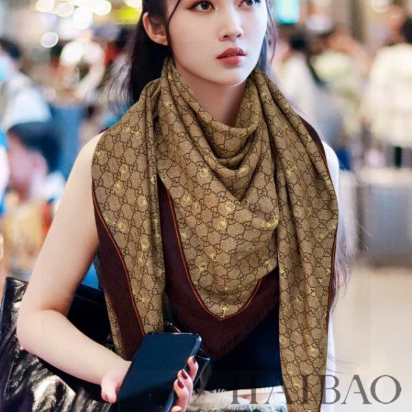 Écharpe carrée imprimée en cachemire Gucci
